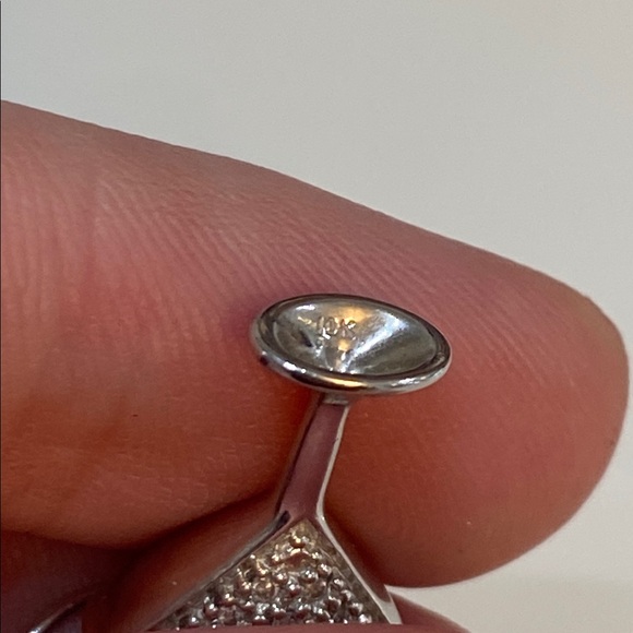 10Kt white gold & diamond martini glass pendant - Picture 7 of 8